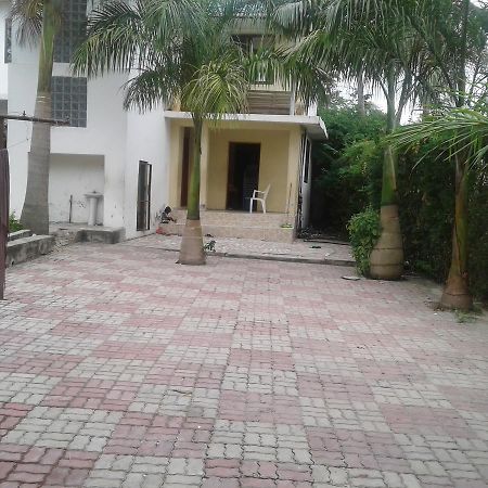 Хостел Jj & Je Family House Дар-ес-Салам Екстер'єр фото