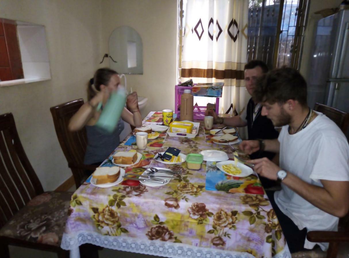 Хостел Jj & Je Family House Дар-ес-Салам Екстер'єр фото